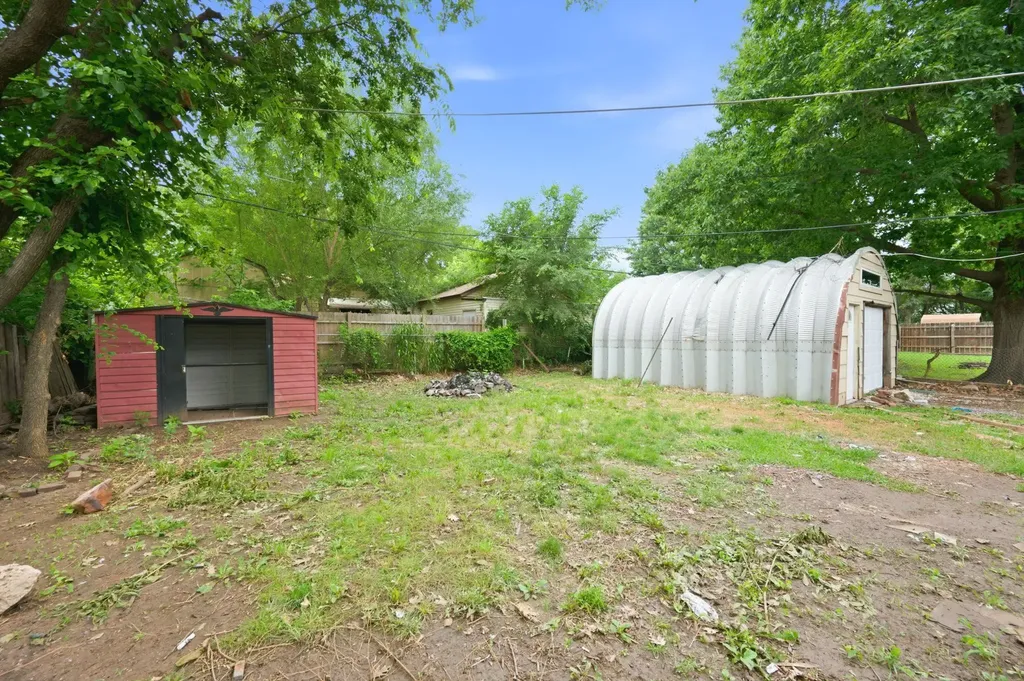 1833 S Parkwood Lane Wichita KS 67218