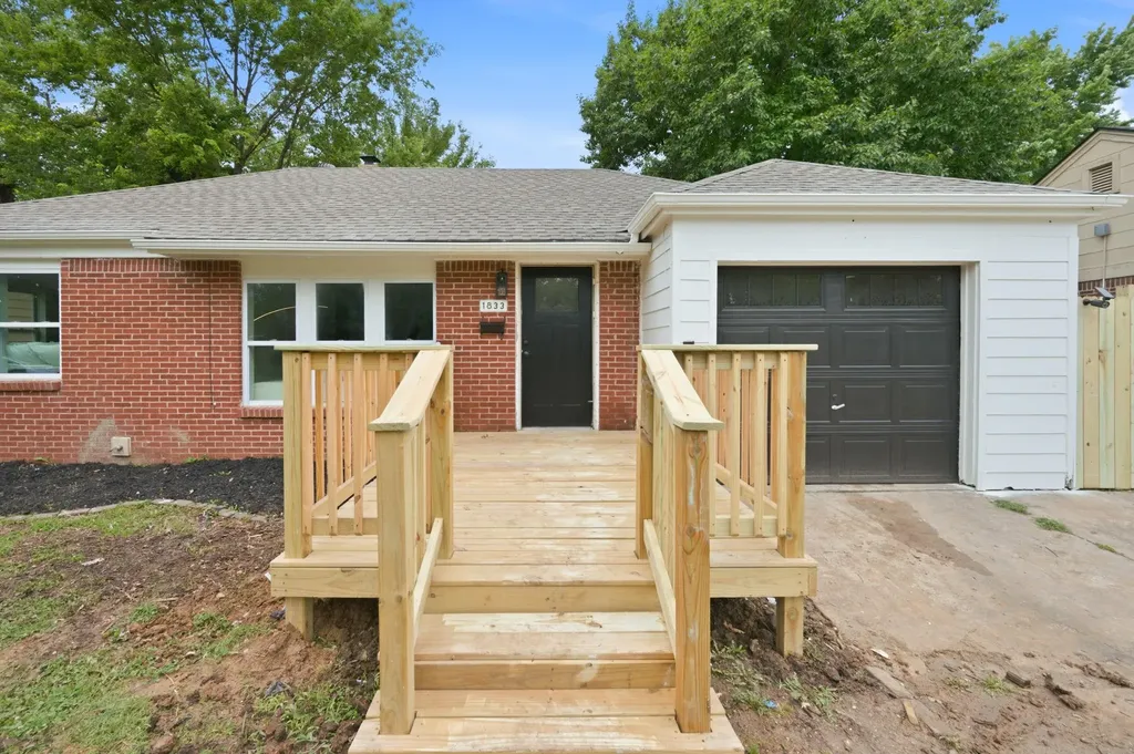 1833 S Parkwood Lane Wichita KS 67218