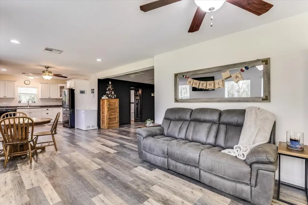 1179 E 120th Avenue N Belle Plaine KS 67013
