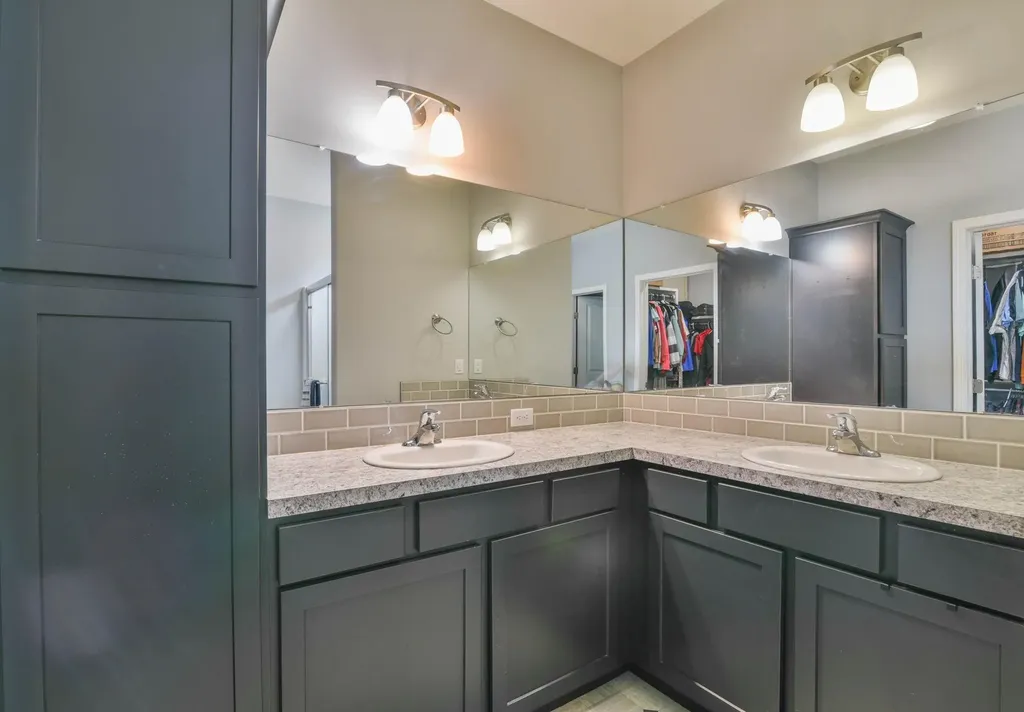 3739 N Pepper Ridge Wichita KS 67205