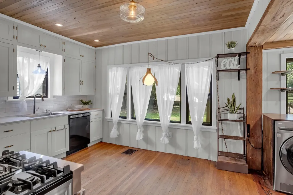 126 E 14th Street Newton KS 67114
