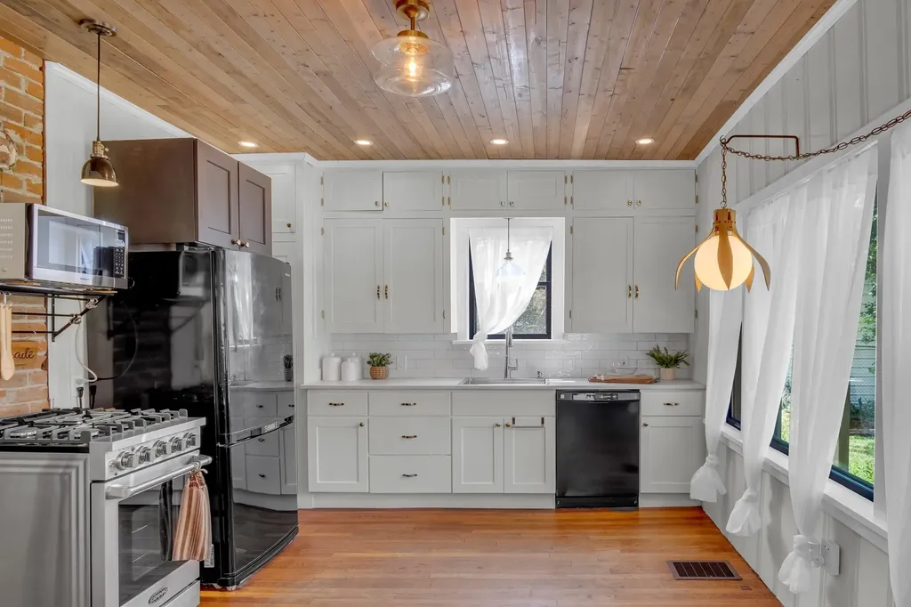 126 E 14th Street Newton KS 67114
