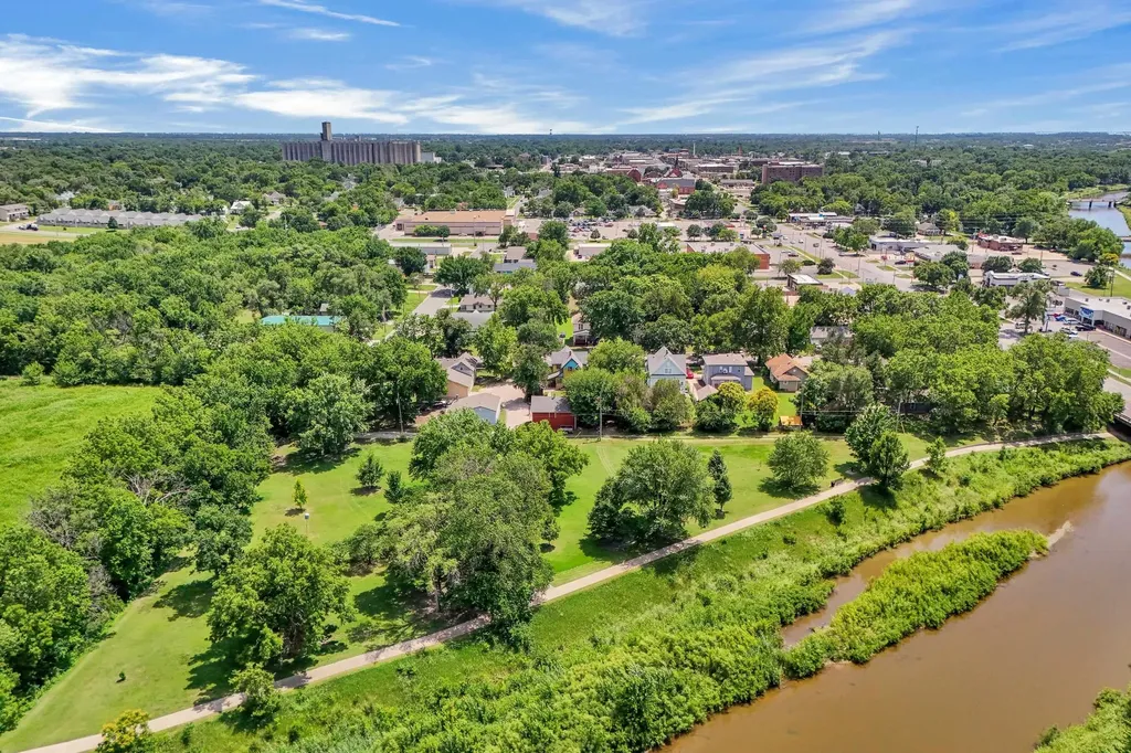 126 E 14th Street Newton KS 67114
