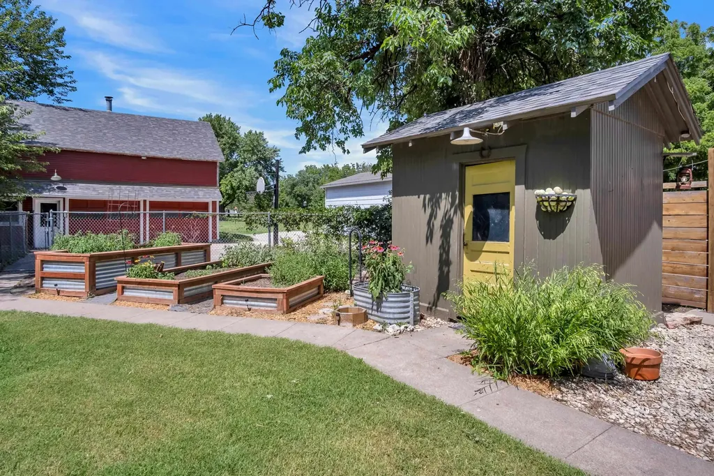 126 E 14th Street Newton KS 67114