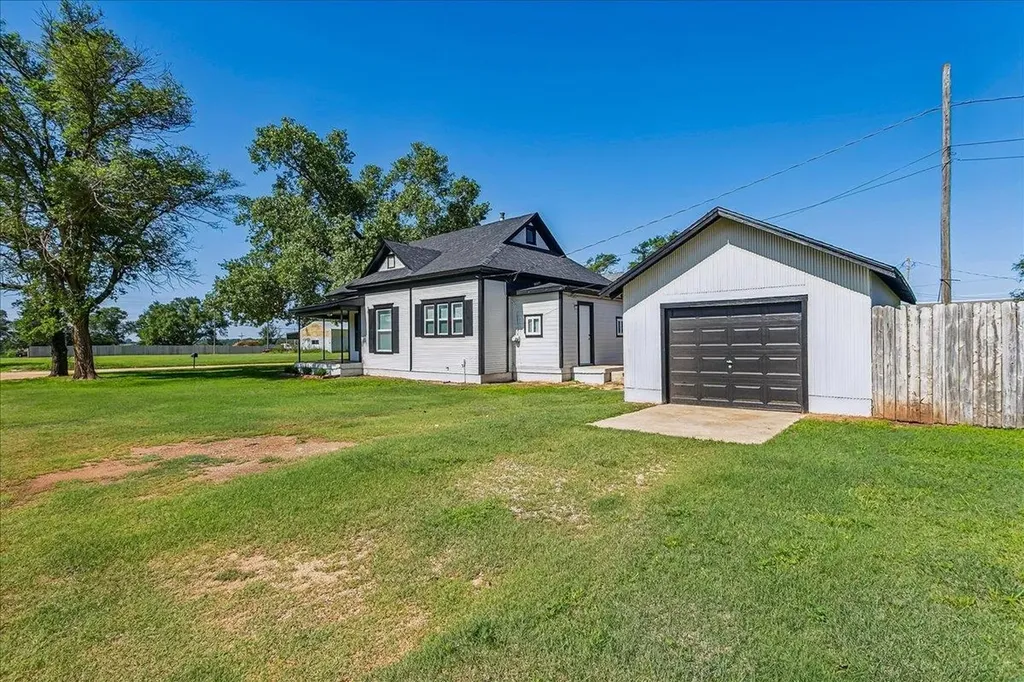 938 E C Avenue Kingman KS 67068