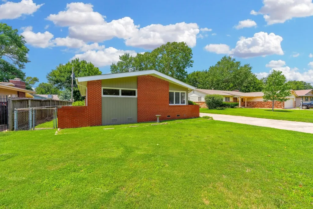 2427 N Coolidge Avenue Wichita KS 67204