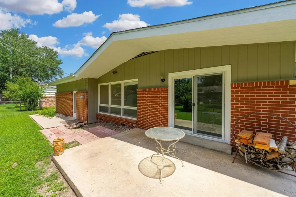 2427 N Coolidge Avenue Wichita KS 67204