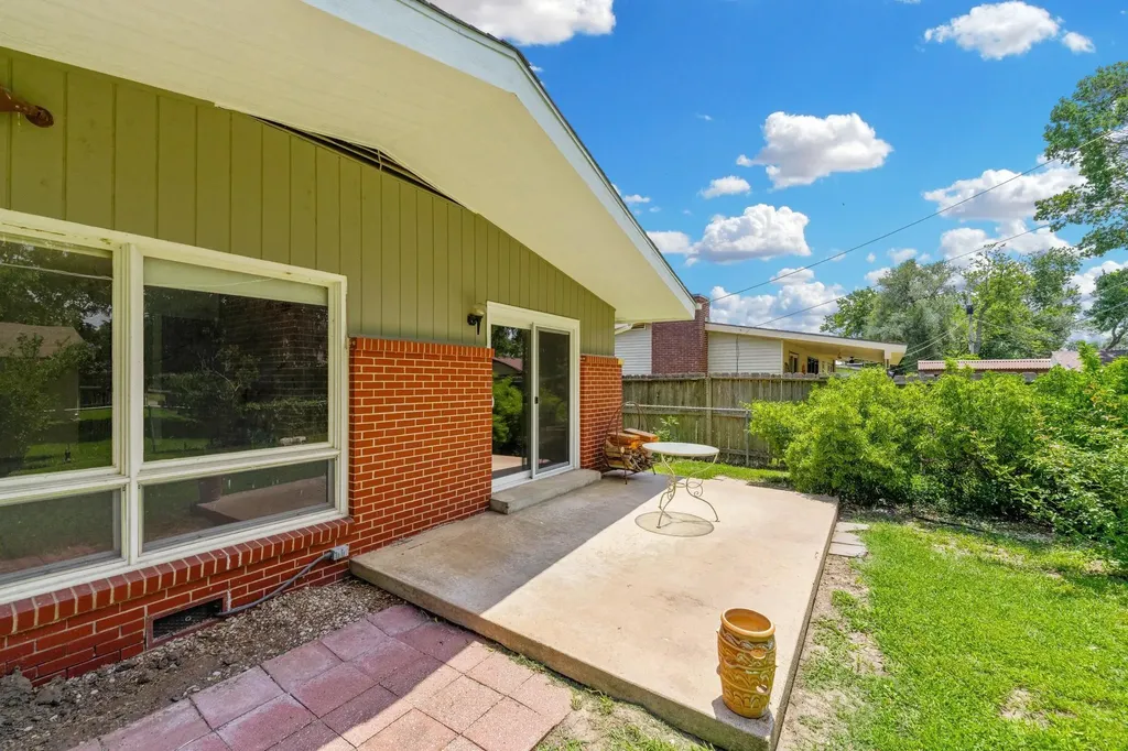 2427 N Coolidge Avenue Wichita KS 67204