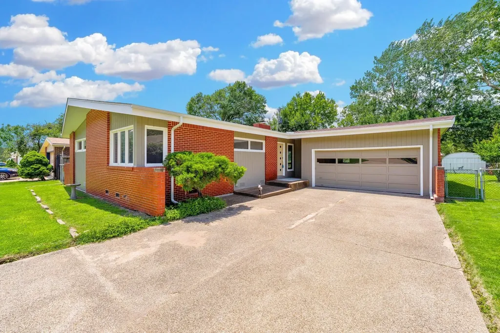 2427 N Coolidge Avenue Wichita KS 67204