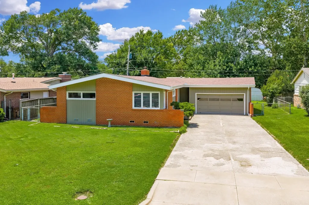 2427 N Coolidge Avenue Wichita KS 67204