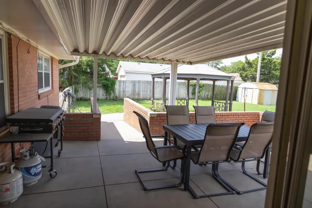 3955 N Athenian Wichita KS 67204