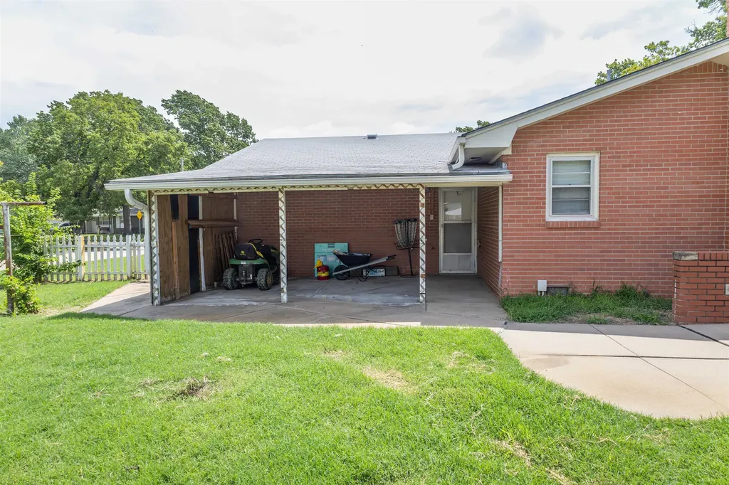 3955 N Athenian Wichita KS 67204