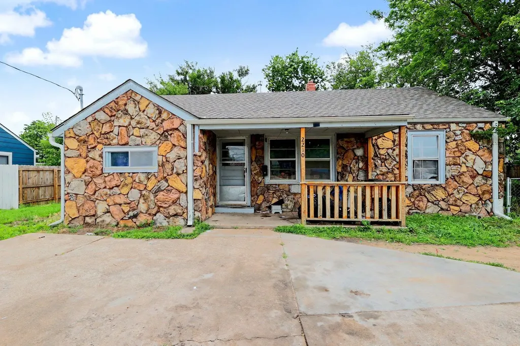 2210 S Seneca Street Wichita KS 67213