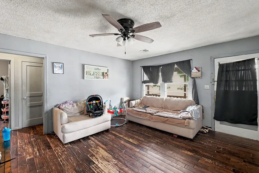 2210 S Seneca Street Wichita KS 67213