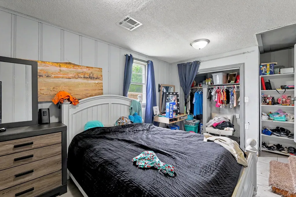 2210 S Seneca Street Wichita KS 67213