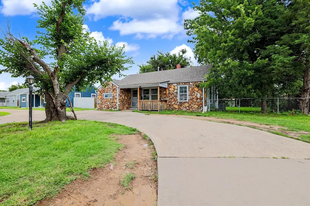2210 S Seneca Street Wichita KS 67213
