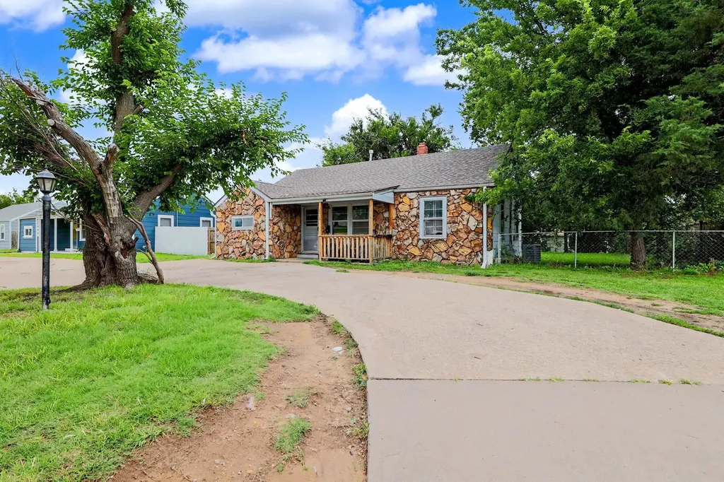 2210 S Seneca Street Wichita KS 67213