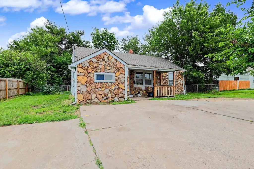 2210 S Seneca Street Wichita KS 67213