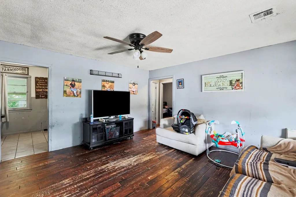 2210 S Seneca Street Wichita KS 67213