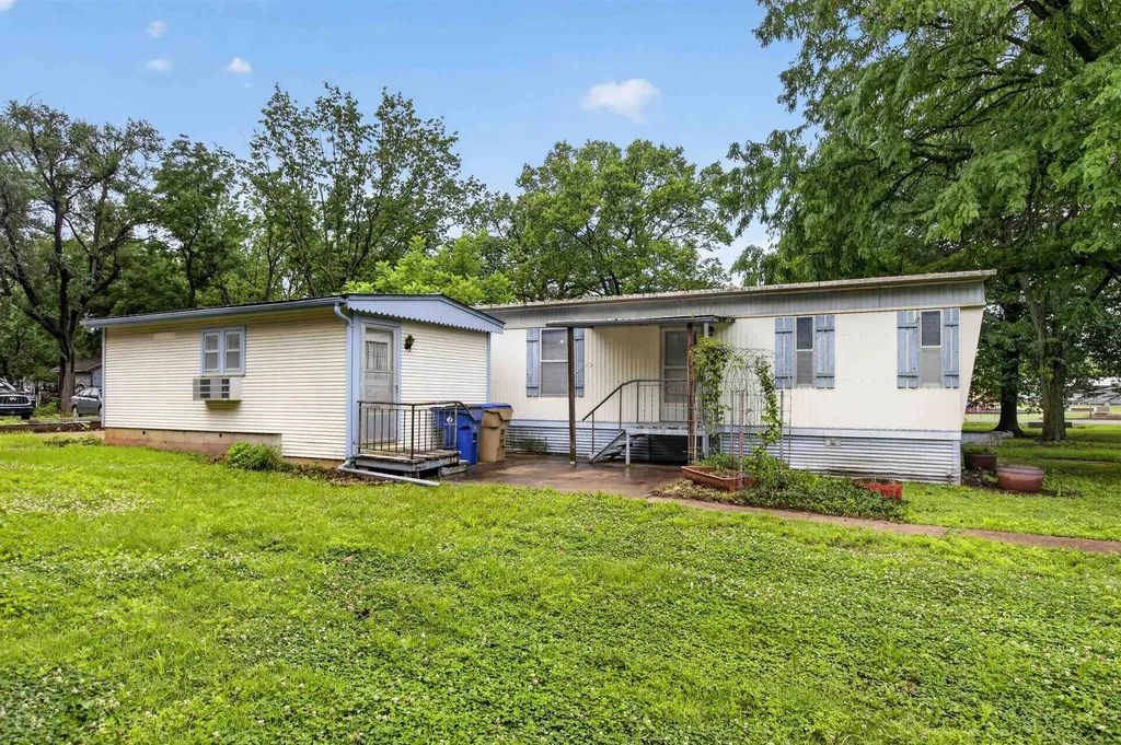 607 E Highland Towanda KS 67144