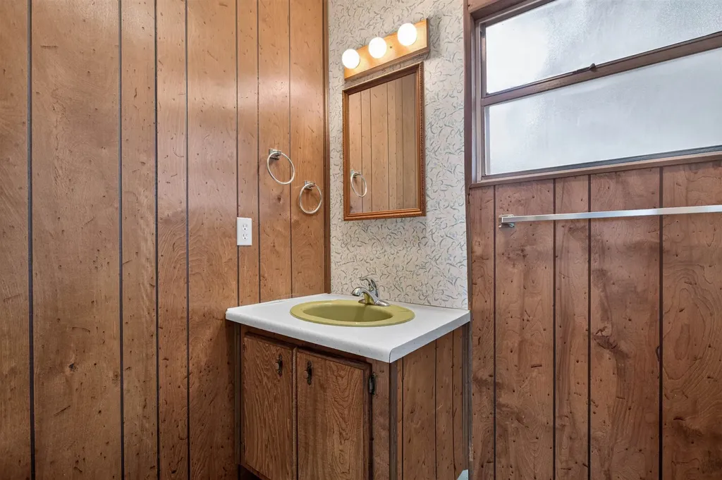607 E Highland Towanda KS 67144