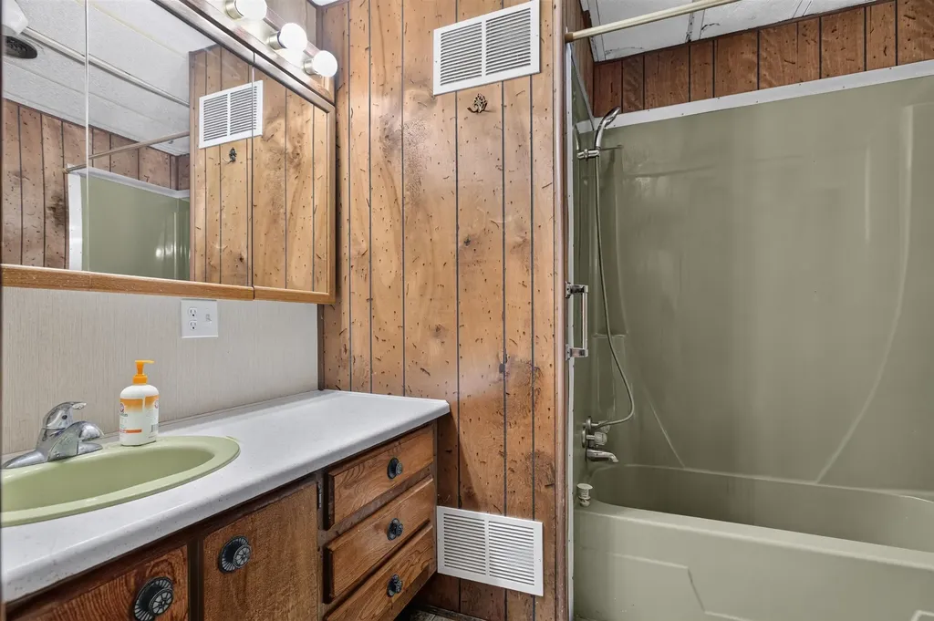 607 E Highland Towanda KS 67144