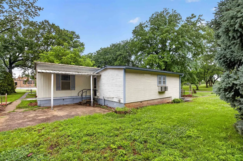 607 E Highland Towanda KS 67144