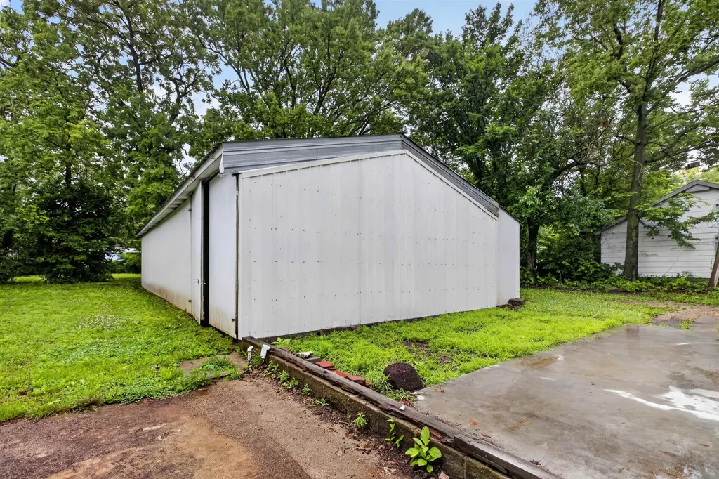 607 E Highland Towanda KS 67144