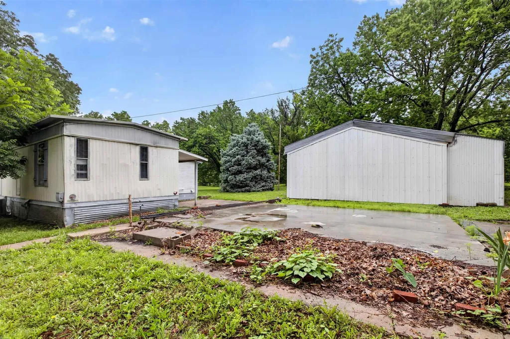 607 E Highland Towanda KS 67144