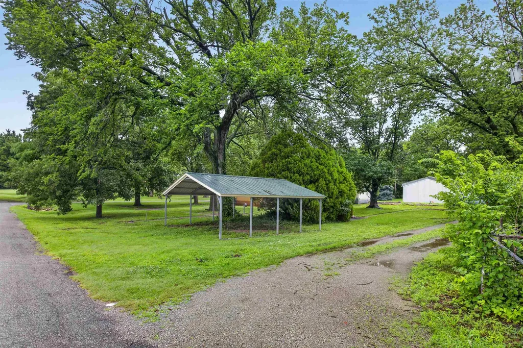 607 E Highland Towanda KS 67144