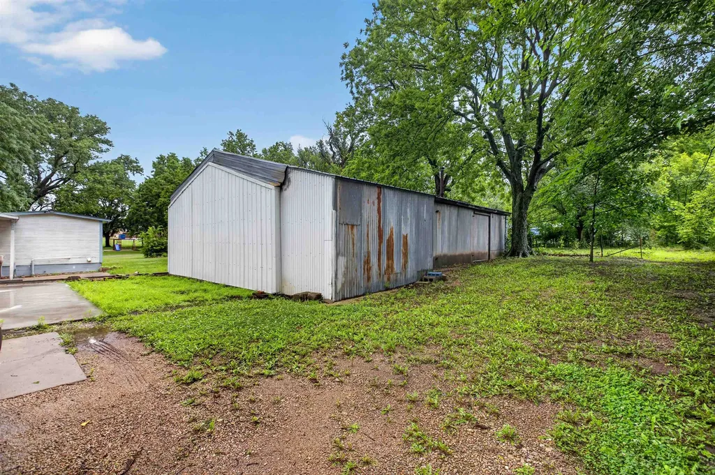 607 E Highland Towanda KS 67144