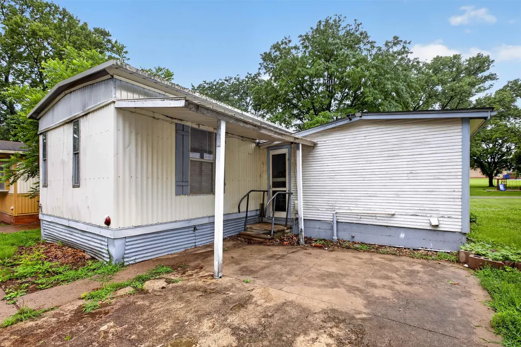 607 E Highland Towanda KS 67144