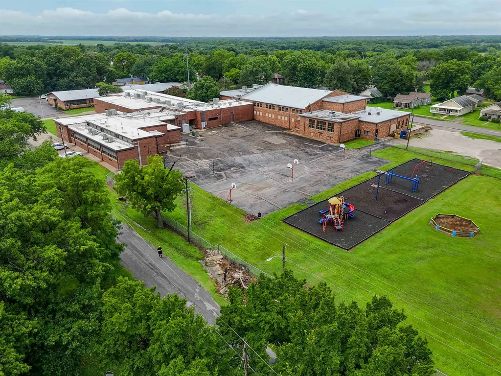607 E Highland Towanda KS 67144