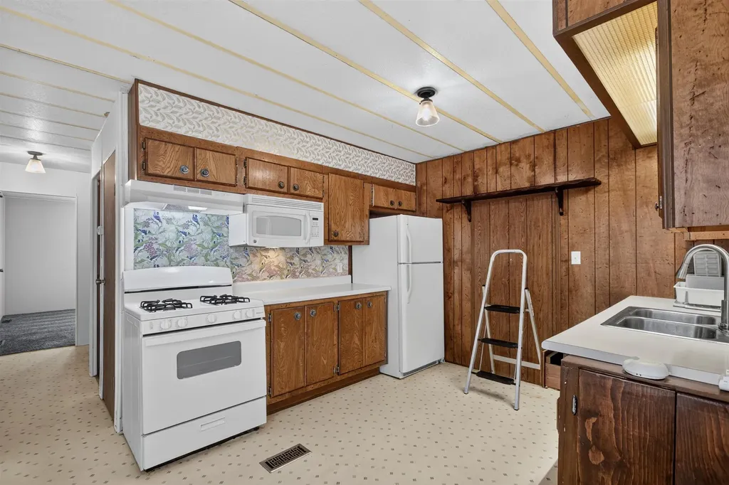 607 E Highland Towanda KS 67144