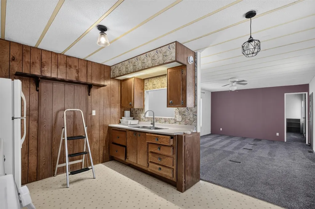 607 E Highland Towanda KS 67144