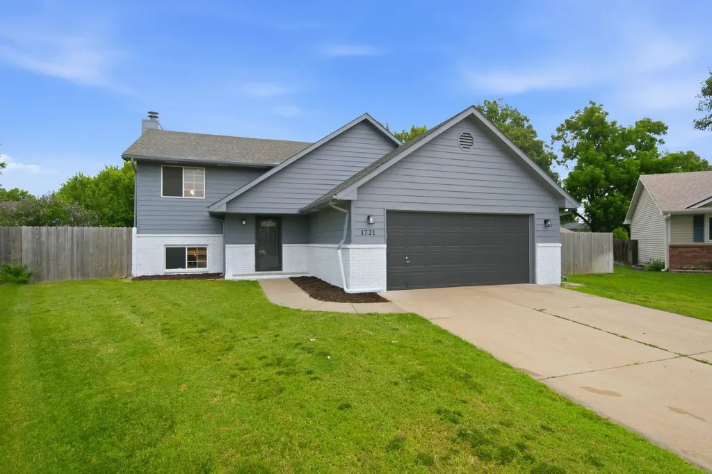1721 N Redbarn Circle Wichita KS 67212