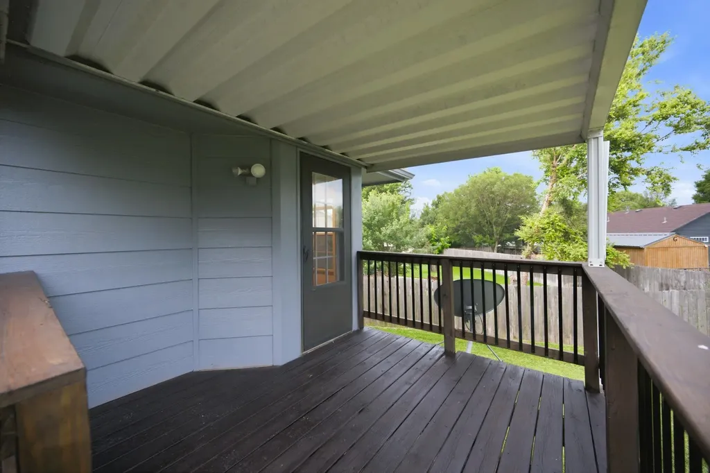 1721 N Redbarn Circle Wichita KS 67212