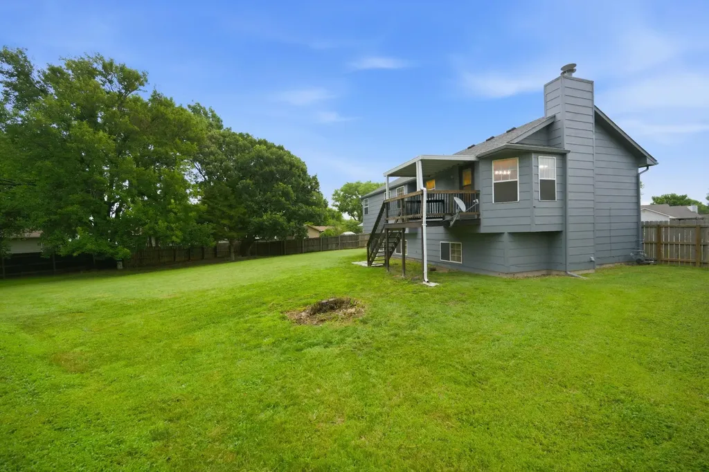 1721 N Redbarn Circle Wichita KS 67212
