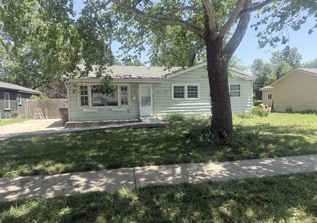 628 N Abilene Valley Center KS 67147