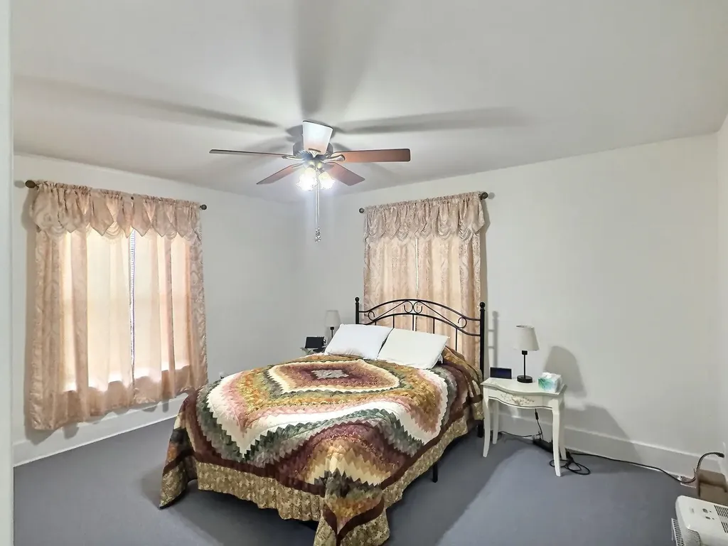 330 E 4th Newton KS 67114