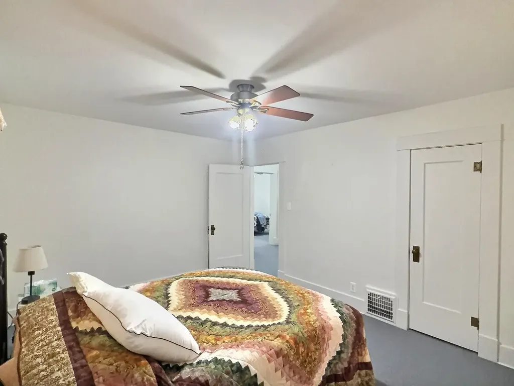 330 E 4th Newton KS 67114