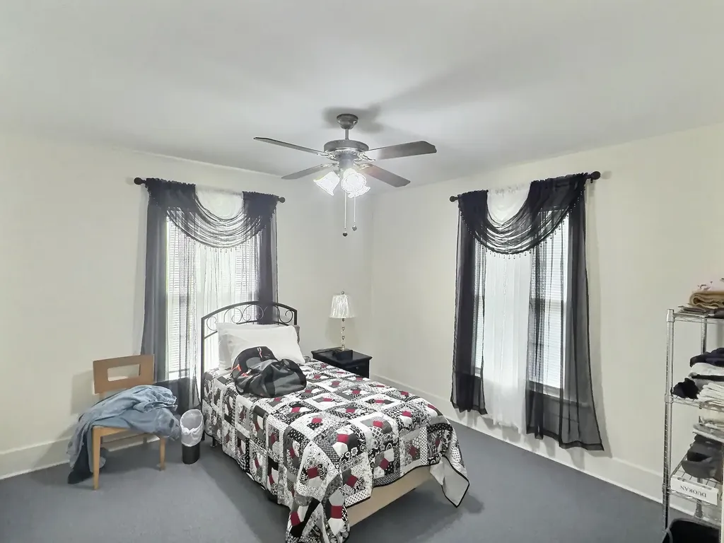 330 E 4th Newton KS 67114