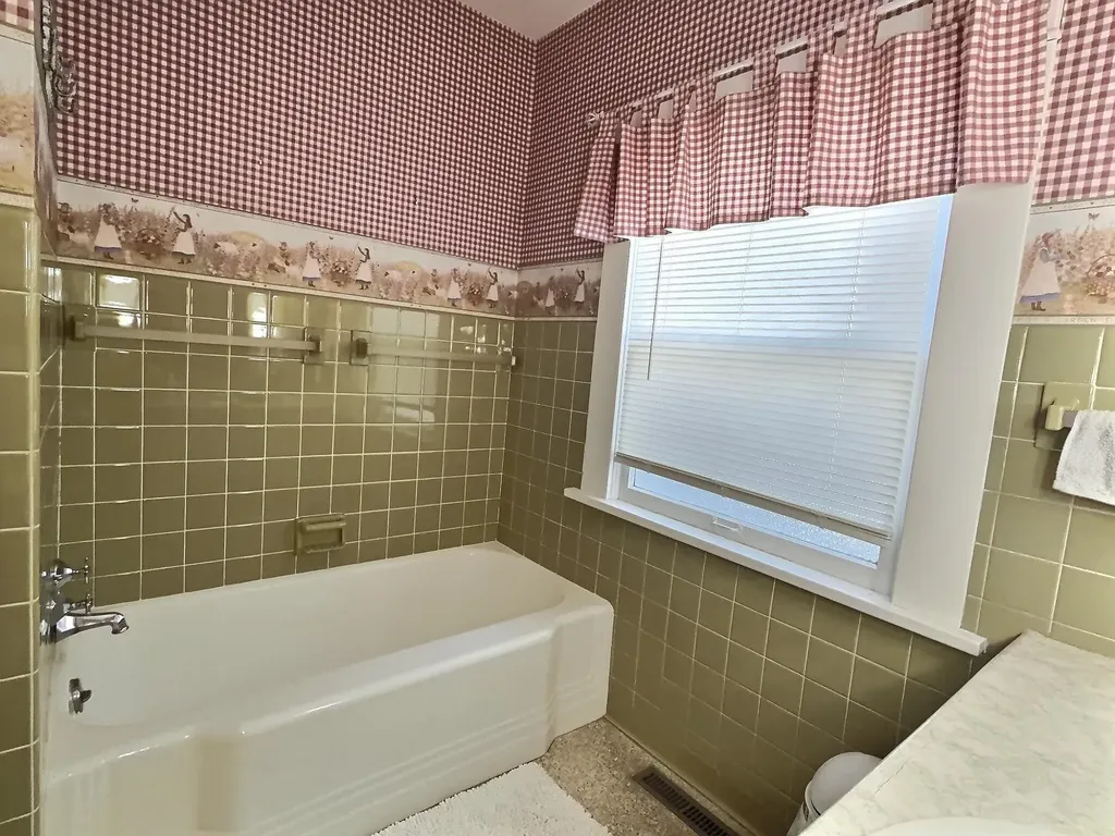 330 E 4th Newton KS 67114