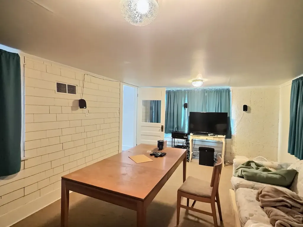 330 E 4th Newton KS 67114