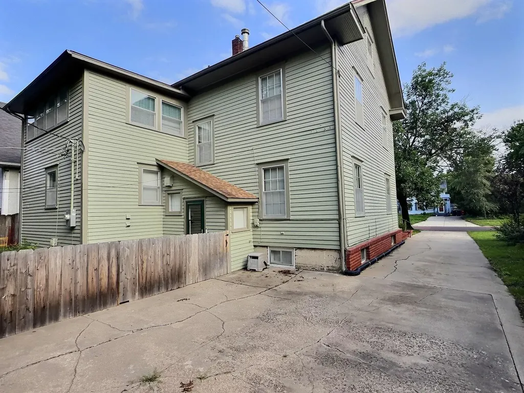 330 E 4th Newton KS 67114