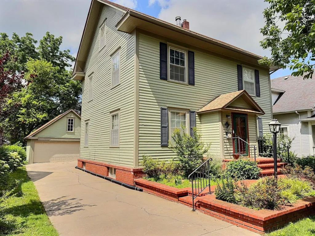 330 E 4th Newton KS 67114