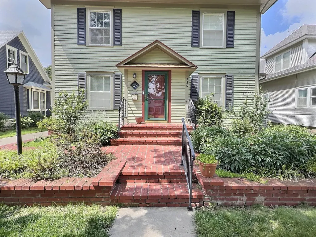 330 E 4th Newton KS 67114
