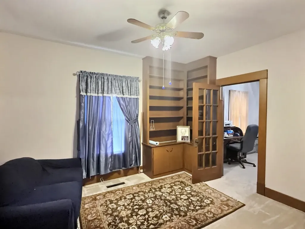 330 E 4th Newton KS 67114