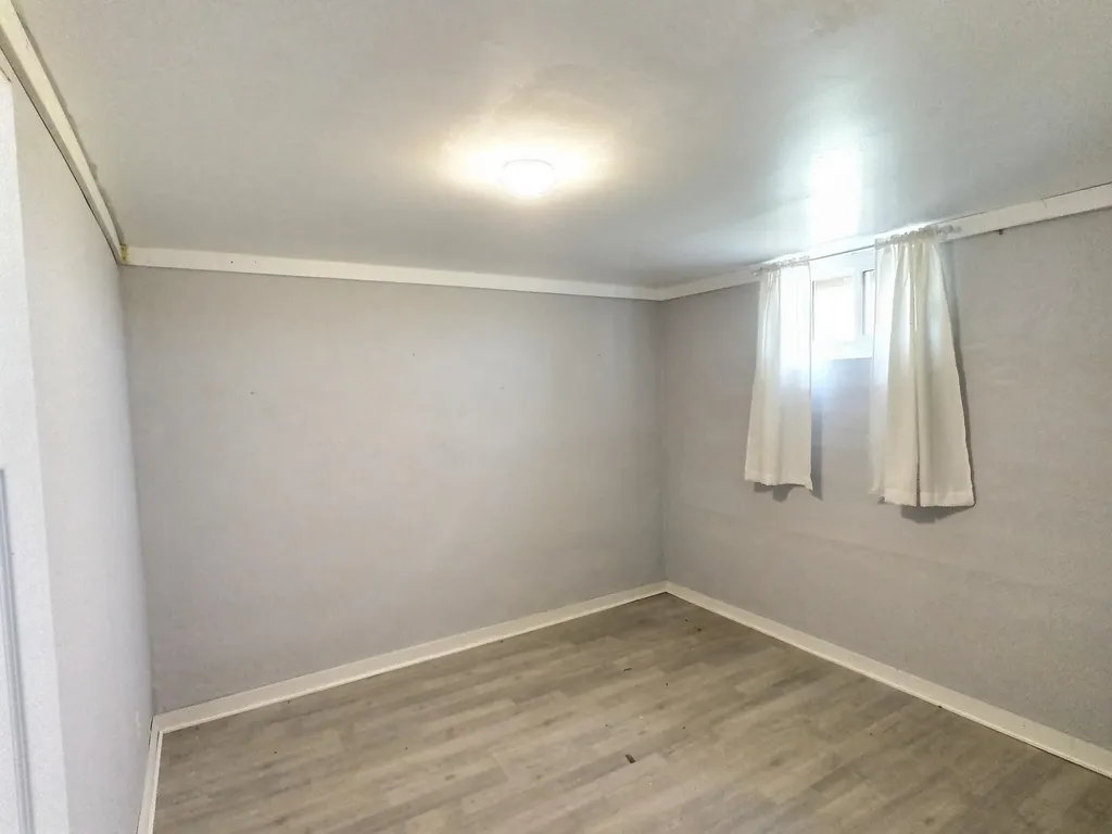 196 E 50th Street S Wellington KS 67152