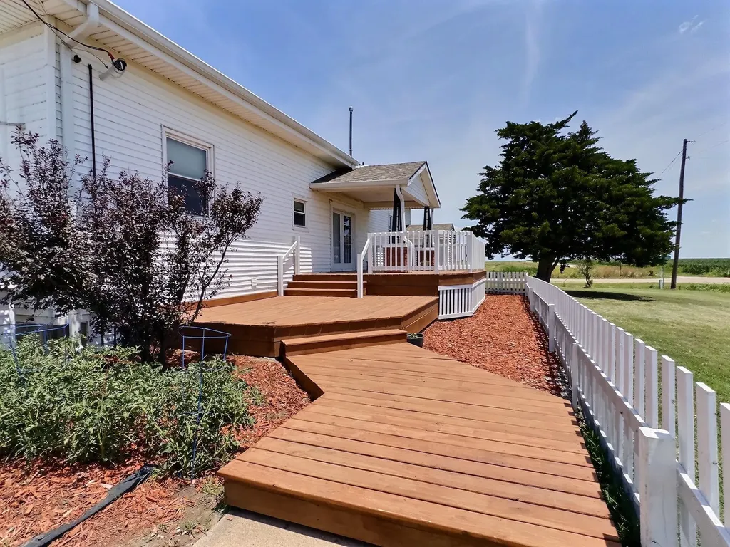 196 E 50th Street S Wellington KS 67152